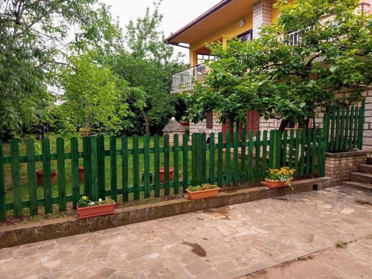 Apartment Sanja Near The Sea, Spacious And Green :) Pola Esterno foto