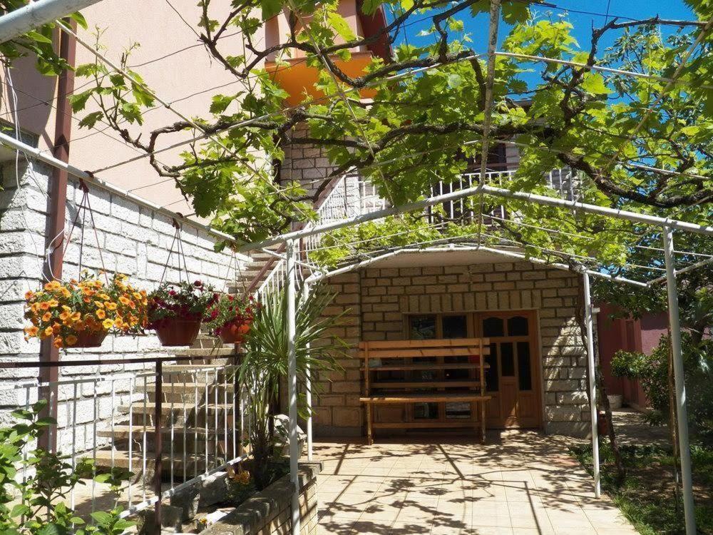 Apartment Sanja Near The Sea, Spacious And Green :) Pola Esterno foto